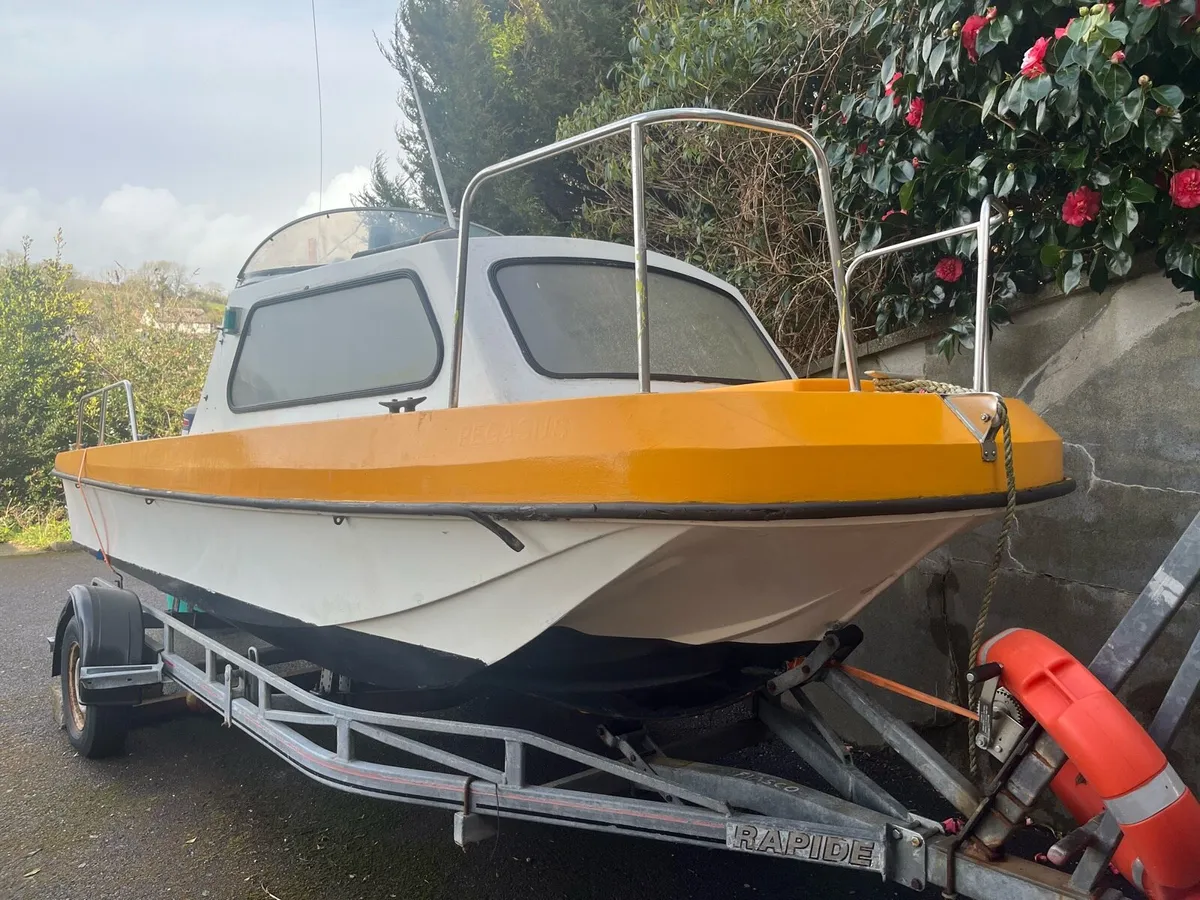 Pilot 520 cabin boat - Image 1