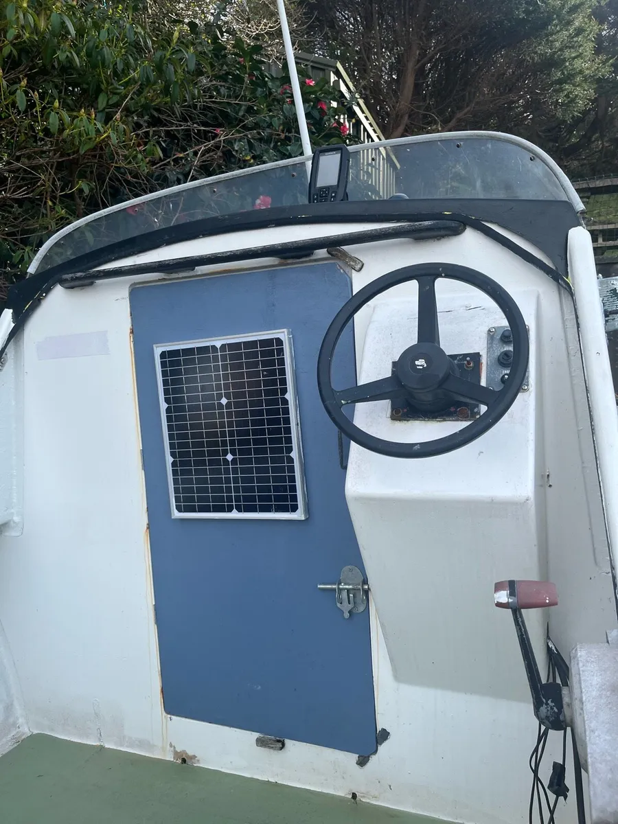 Pilot 520 cabin boat - Image 3