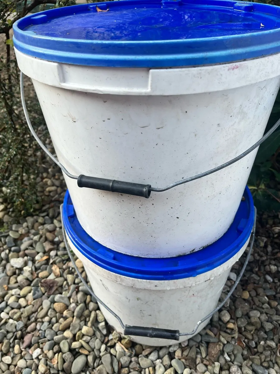 For sale buckets with lids - Image 2