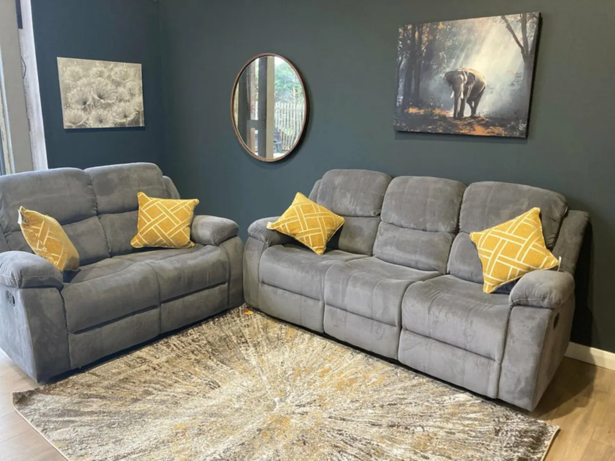 Brand new judy 3 plus 2 reclnes reduced
