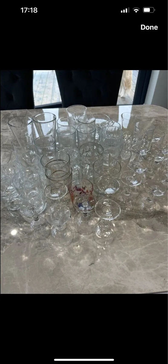 Box of various glasses - Image 1