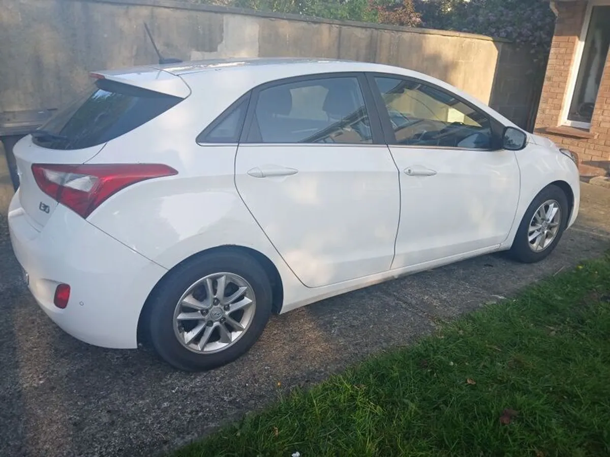 2015 Hyundai I30 SAT nav - Image 2