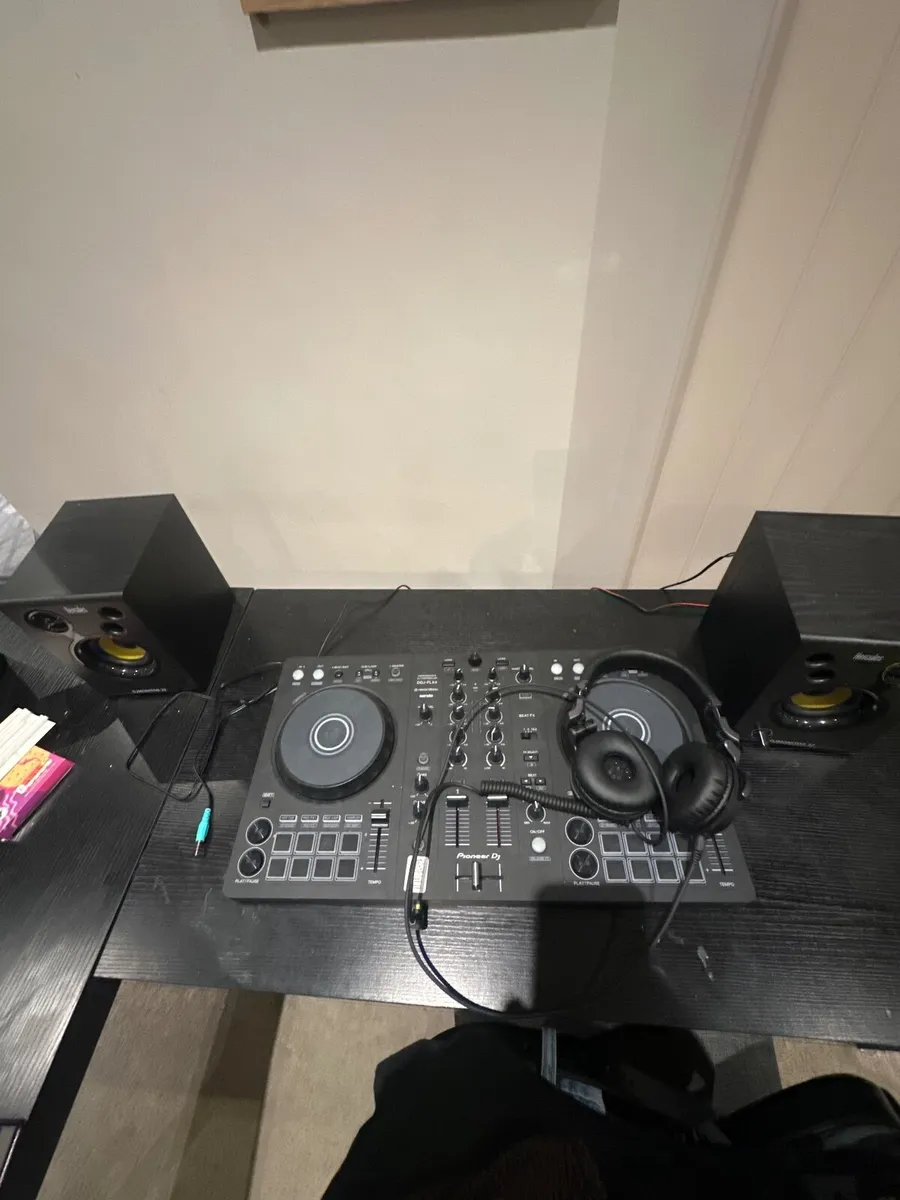 Dj equipment