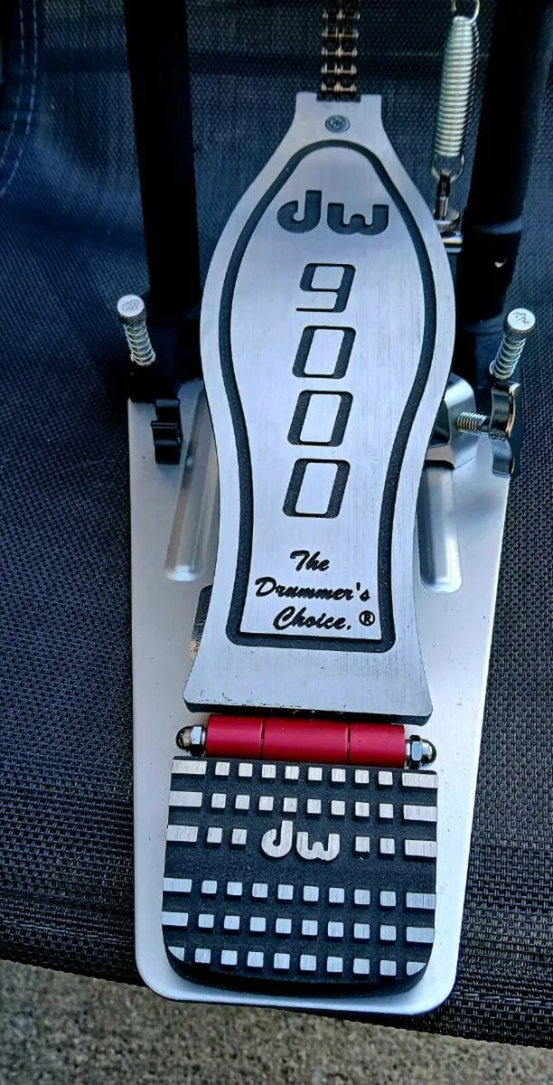 DW 9000 bass drum pedal - Image 2