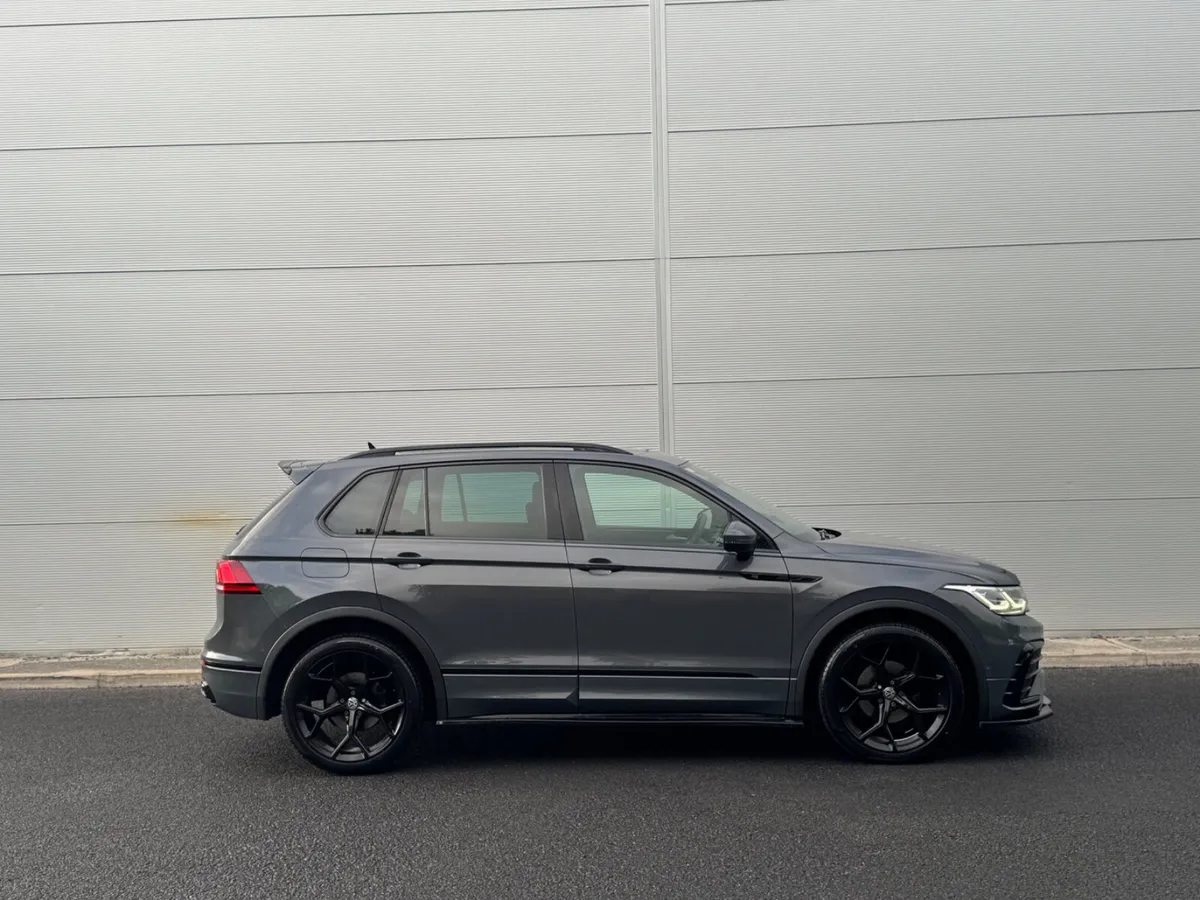 Volkswagen Tiguan 2021 RLINE sunroof & manual - Image 4