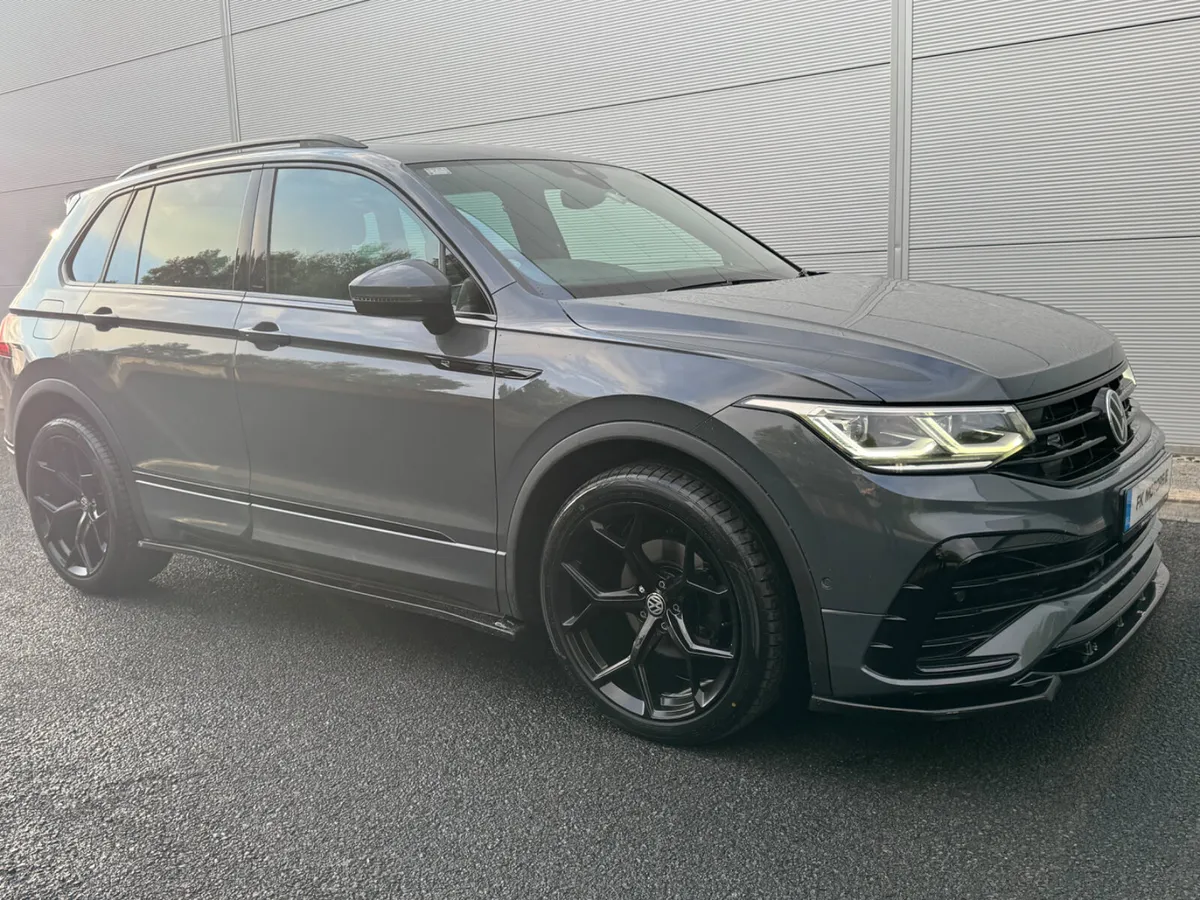 Volkswagen Tiguan 2021 RLINE sunroof & manual - Image 3