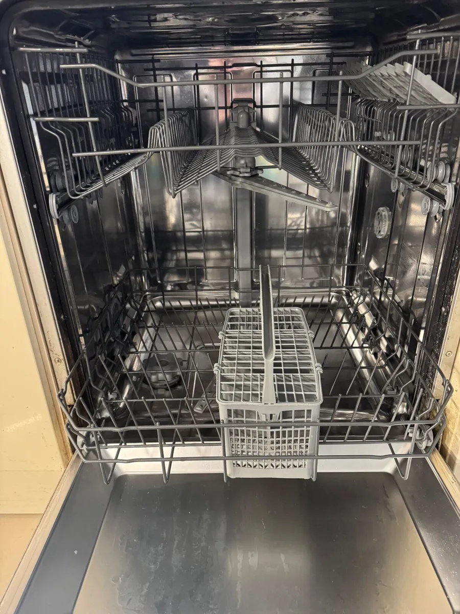 Dishwasher - Image 1
