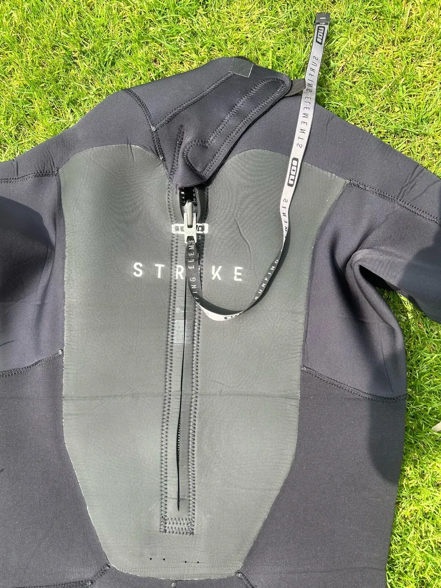 Ion Strike Element back zip Wetsuit size XL - Image 3