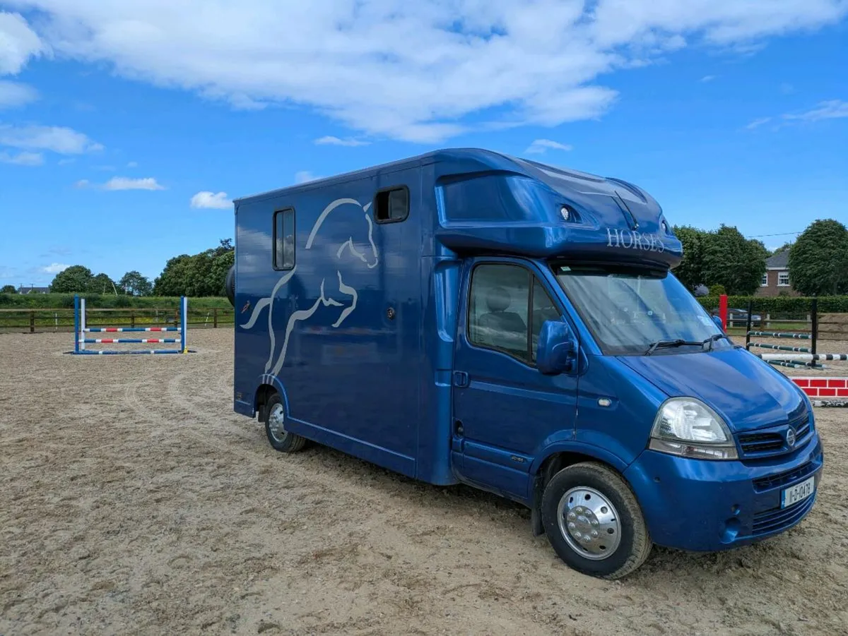 Regent 3.5ton long stall horsebox - Image 4