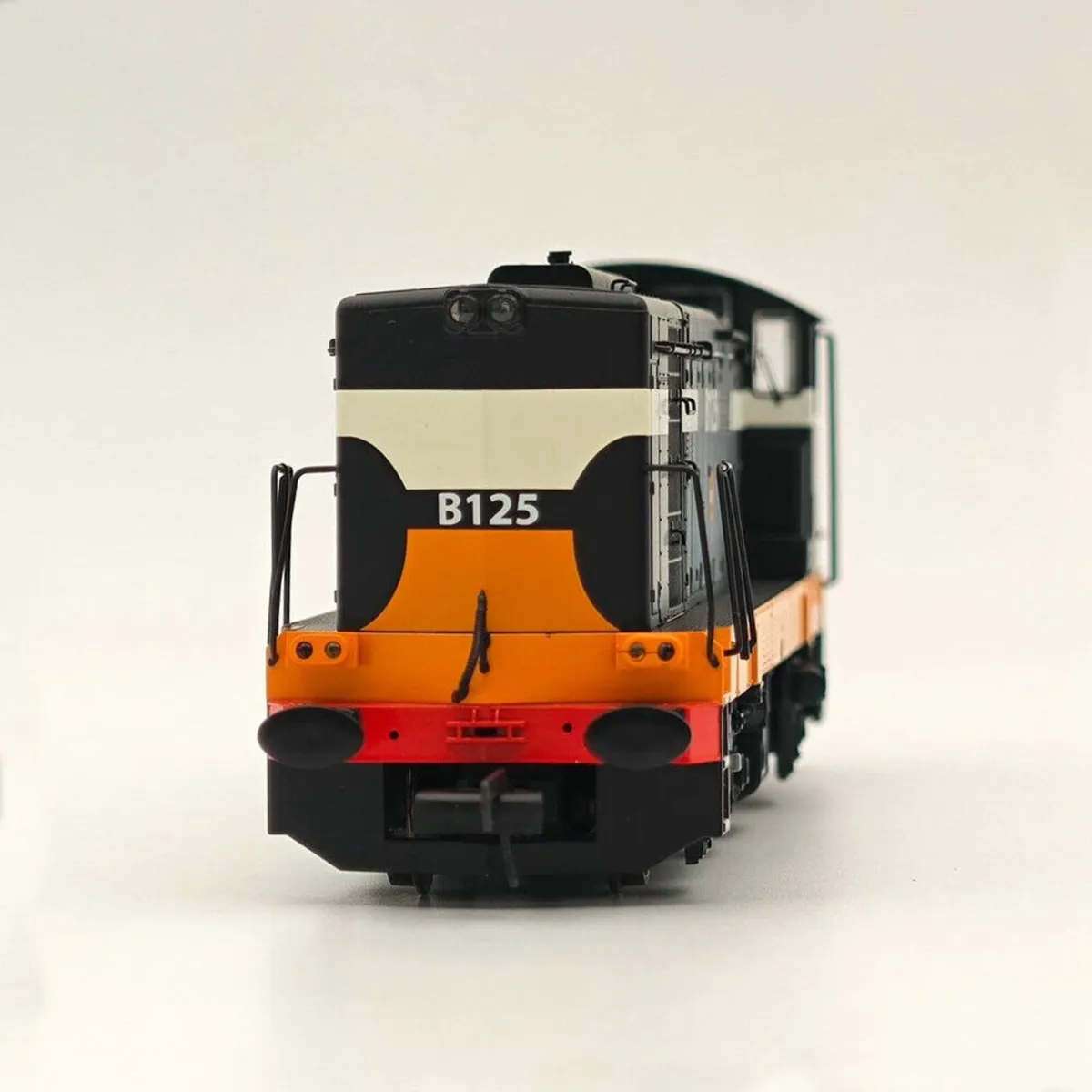 1:76 Scale. Class 121 Diesel Locomotive B125 CIE - Image 4