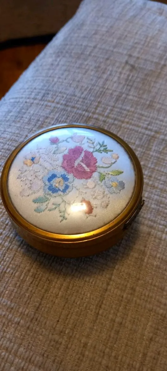Vintage embroidered trinket box - Image 1