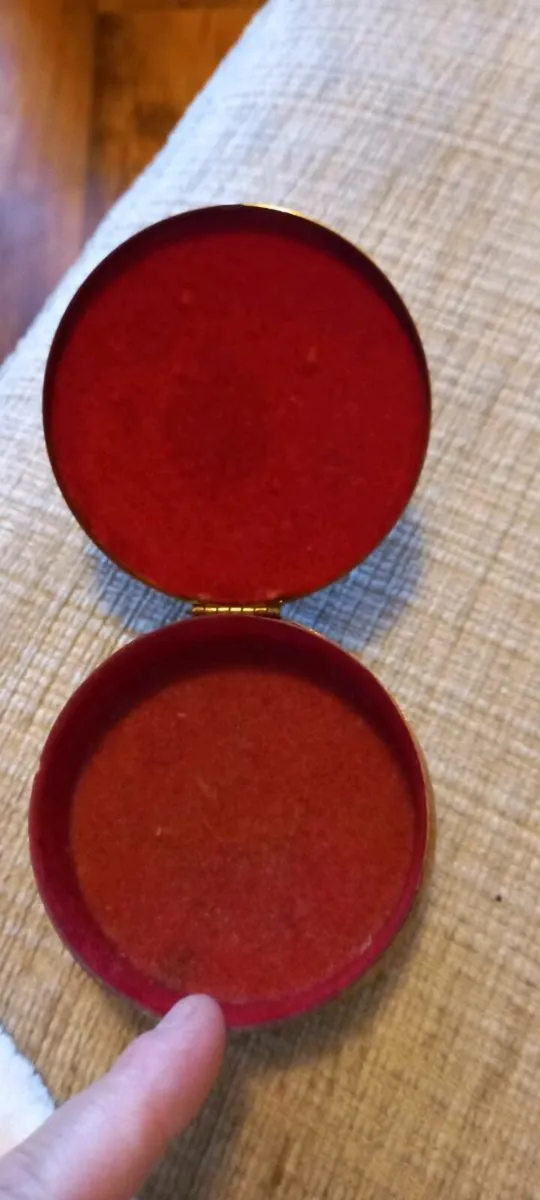 Vintage embroidered trinket box - Image 4