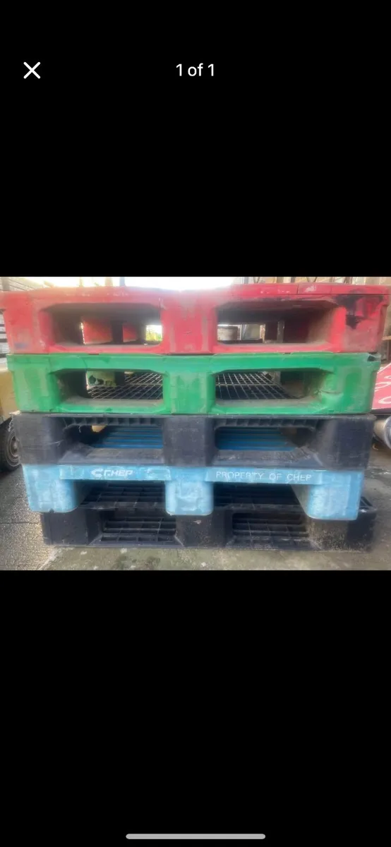 Plastic pallets - Image 1