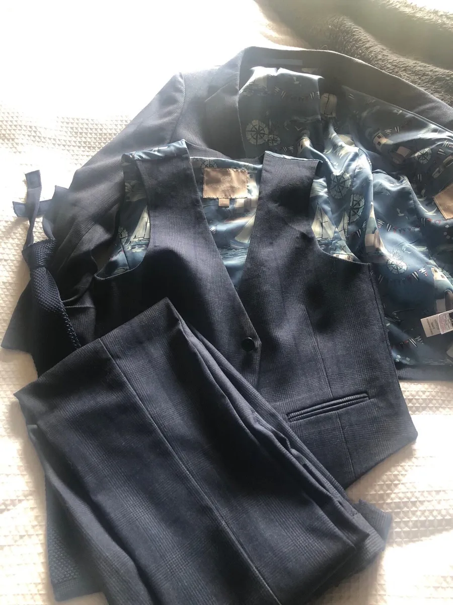 Boys communion/page boy suit - Image 3