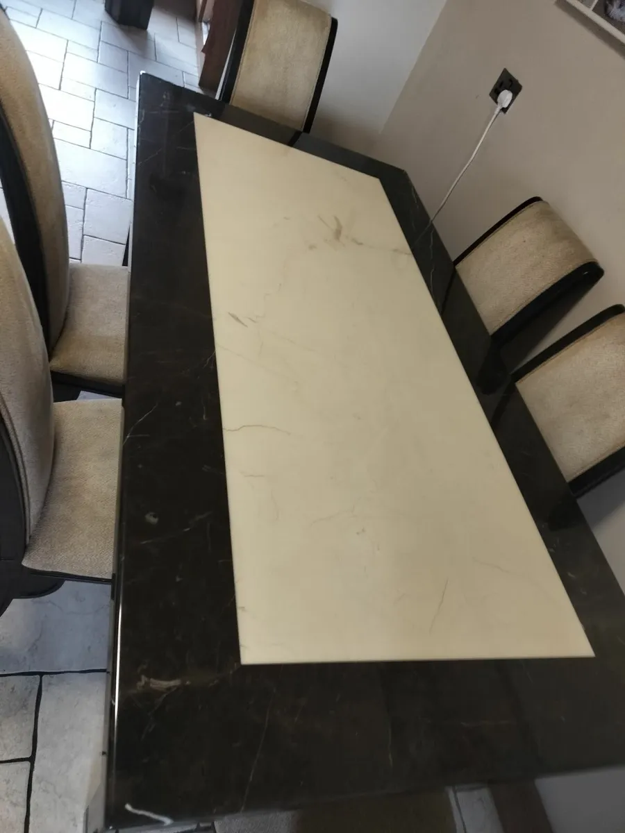 Marble table and chairs - Image 2