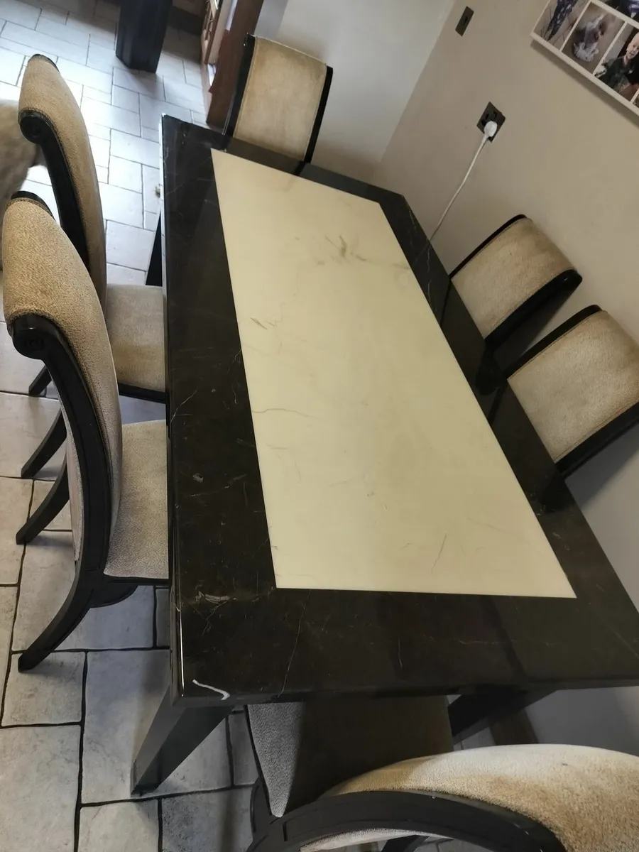 Marble table and chairs - Image 4