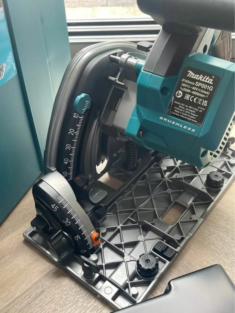 Makita Cordless Plunge Saw 40v 165mm - Image 1