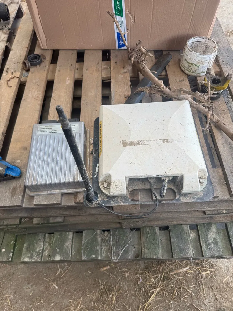 Newholland gps nav 2 and 262 receiver - Image 1