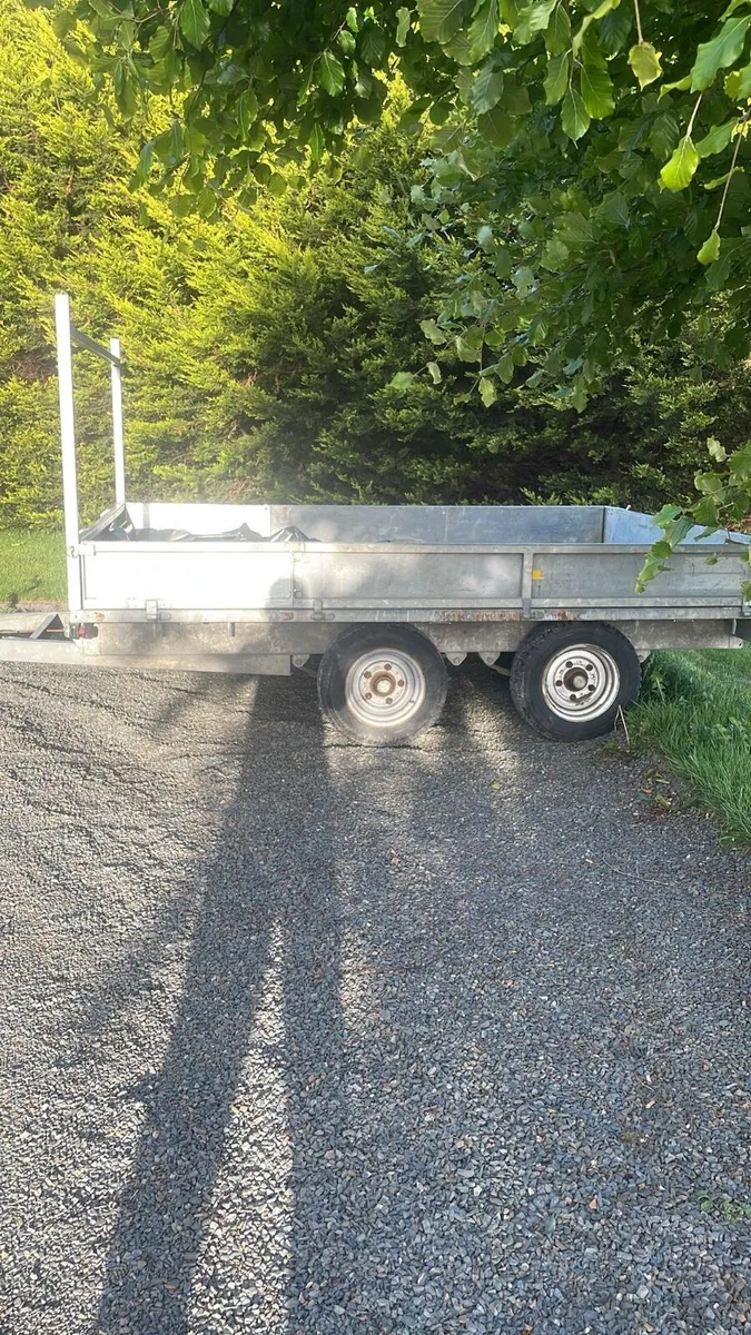 Trailer - Image 1