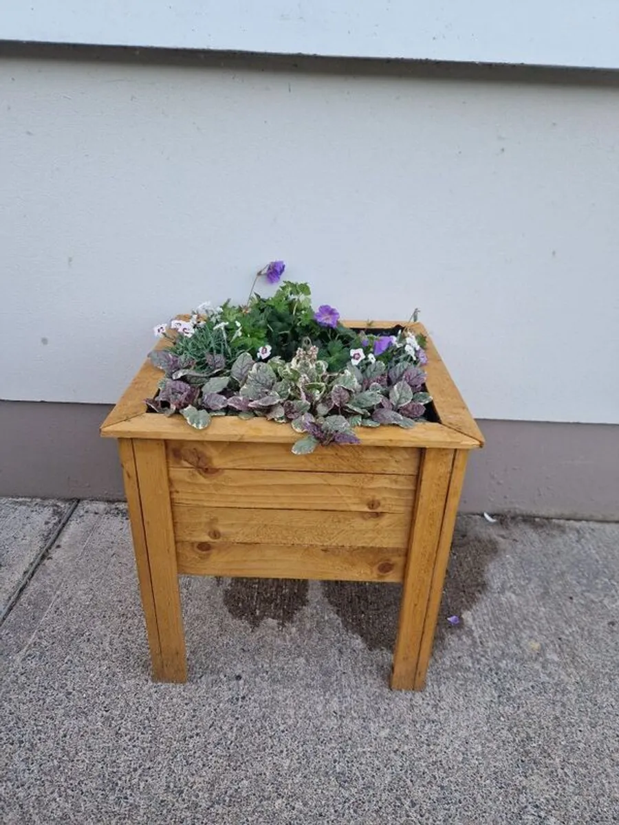 flower planters - Image 1