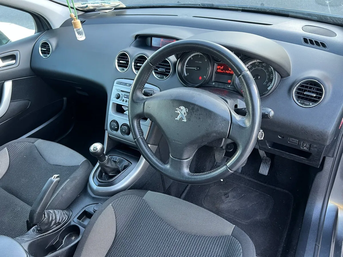 Peugeot 308 - Image 2