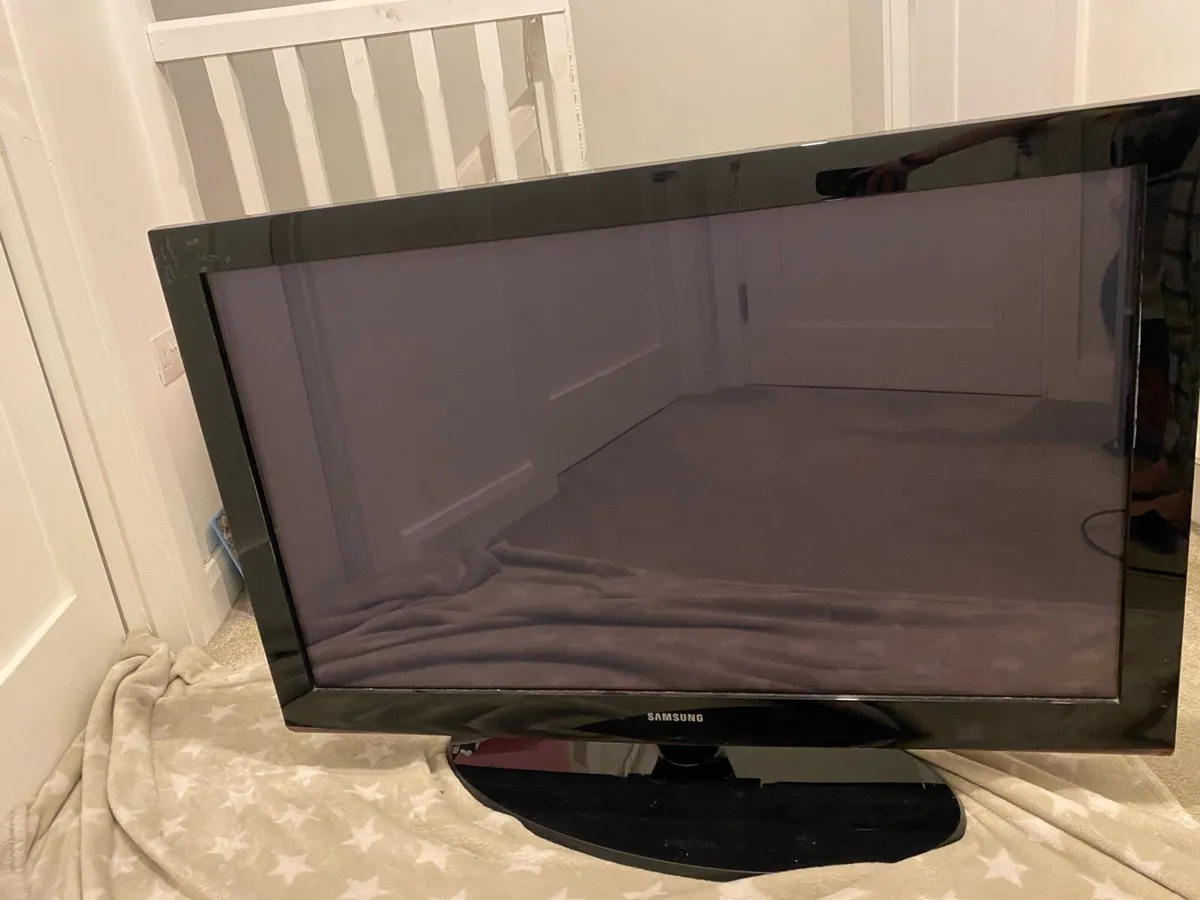 Samsung 42 inch TV (not smart) - Image 1
