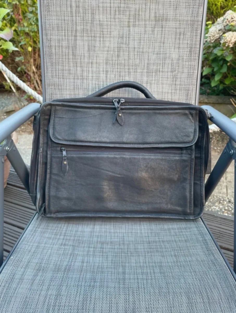 Vintage expandable leather satchel / briefcase new - Image 1