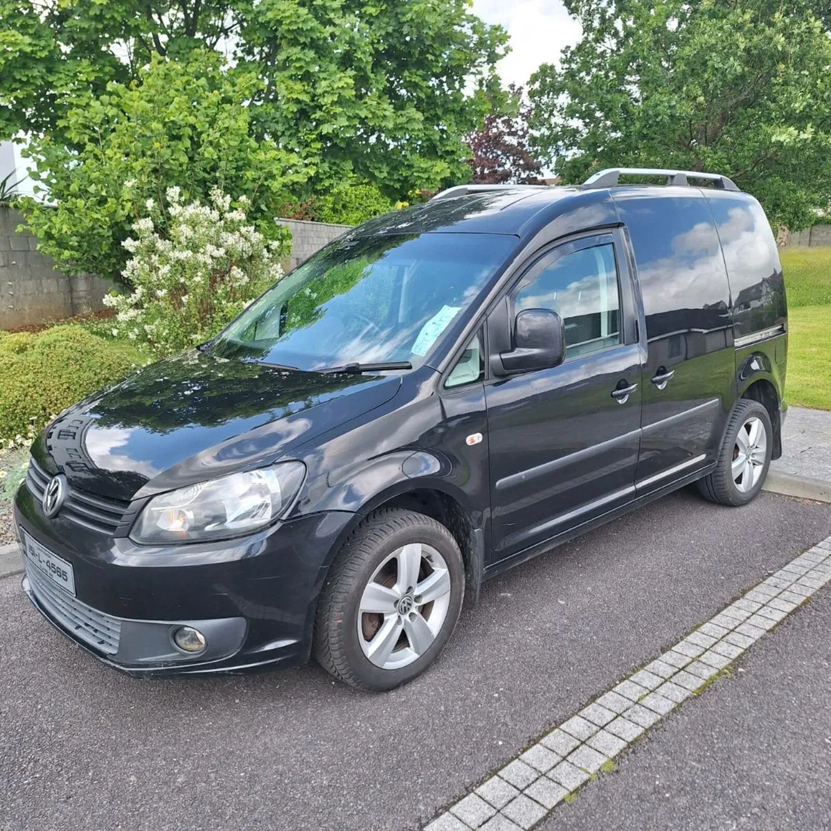2015 2.0L Volkswagen Caddy Highline - Image 1