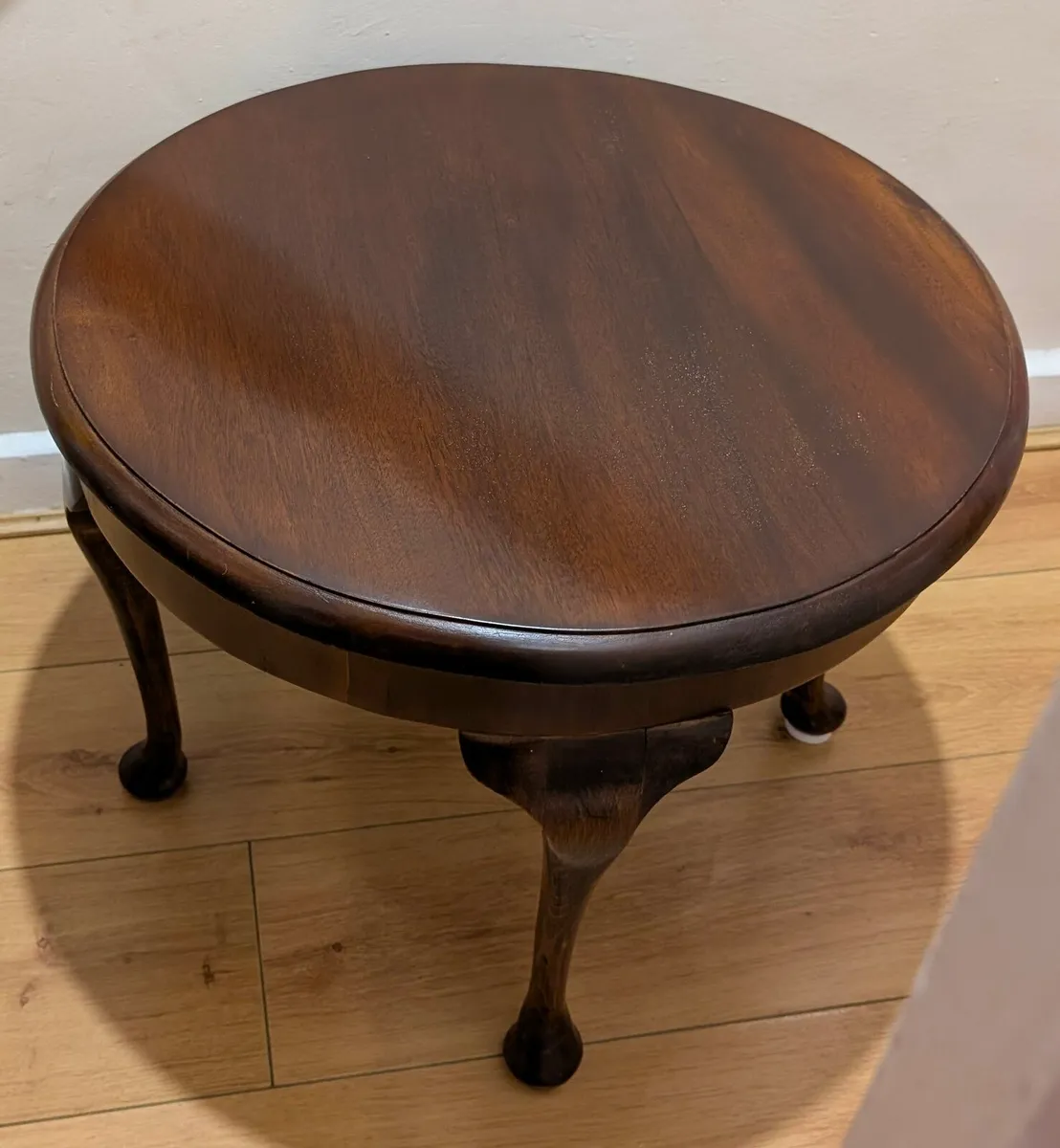 EARLY 20TH CENTURY MAHOGANY COFFEE TABLE - Image 1
