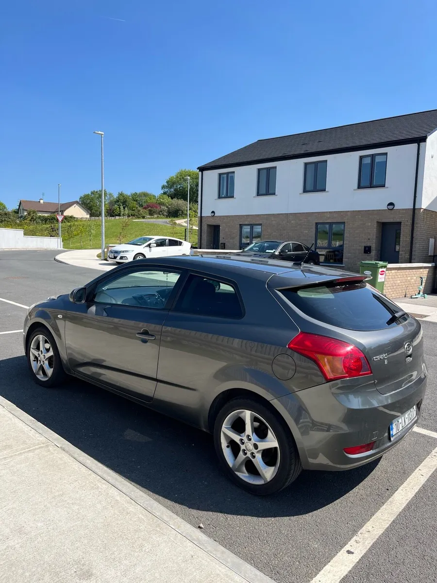 Kia Ceed 2010 - Image 1