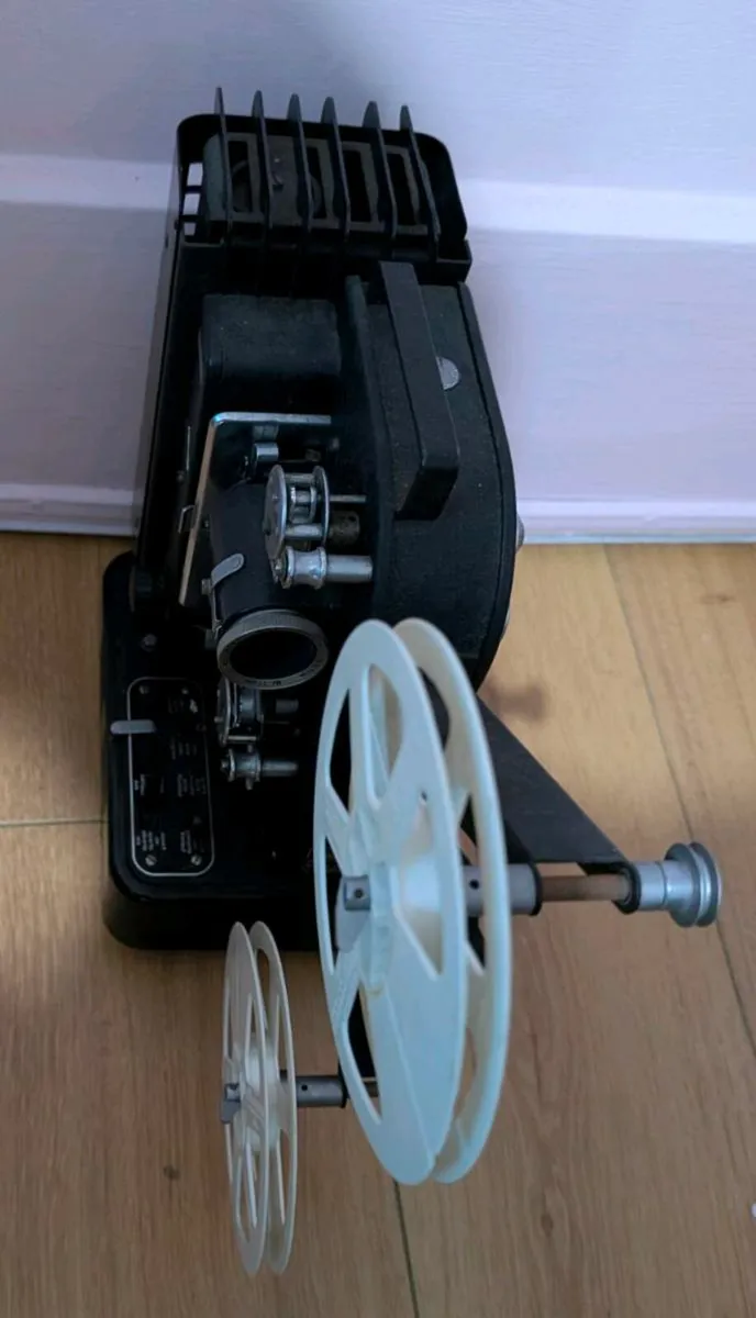 VINTAGE EUMIG AUSTRIA 8MM PROJECTOR - Image 2