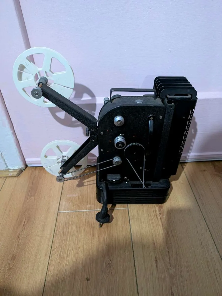 VINTAGE EUMIG AUSTRIA 8MM PROJECTOR - Image 4