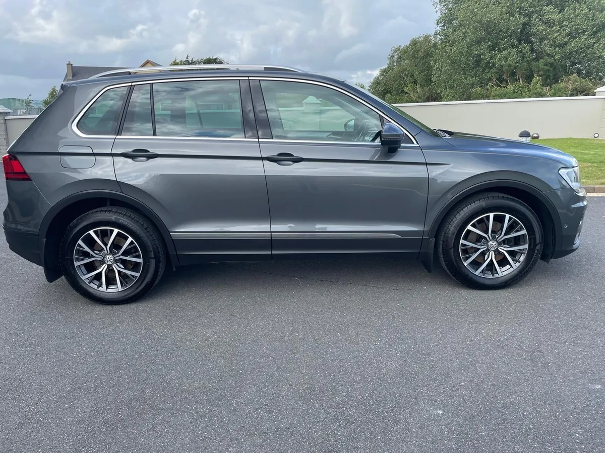 2018 Volkswagen Tiguan - Image 2