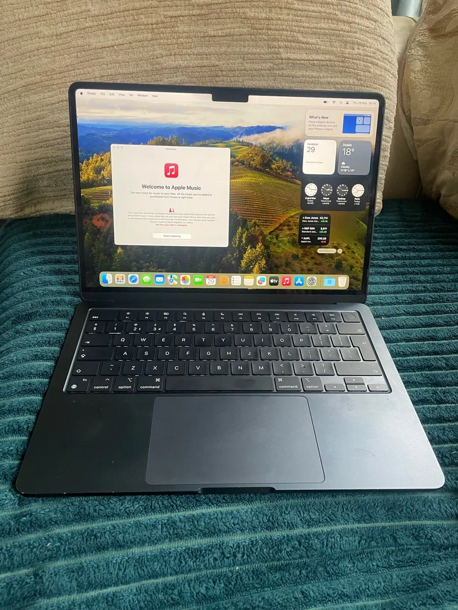 Macbook Air M2 (2023) - Image 1