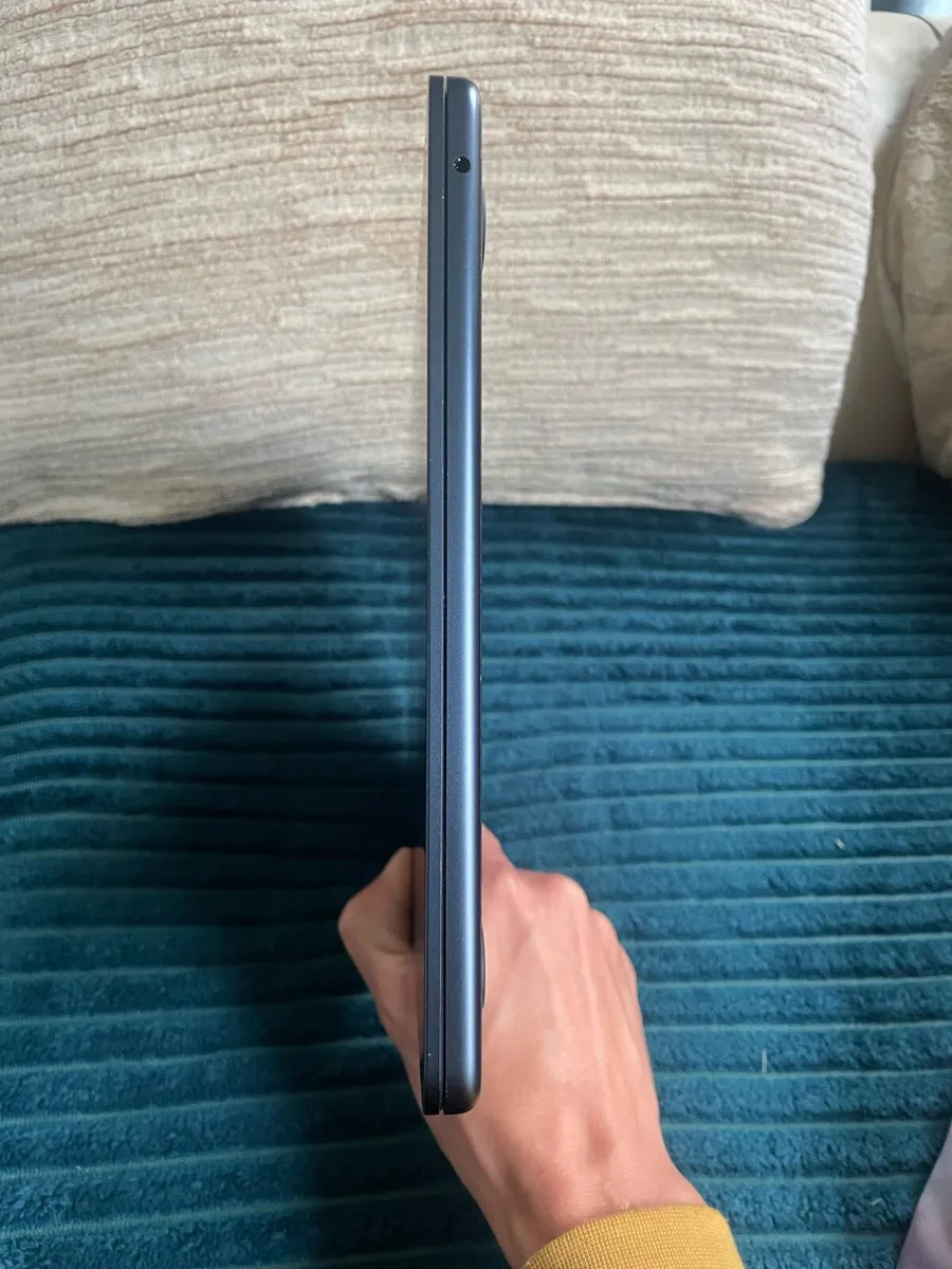 Macbook Air M2 (2023) - Image 3