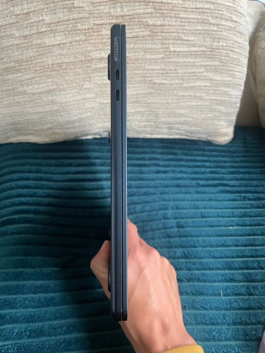 Macbook Air M2 (2023) - Image 4