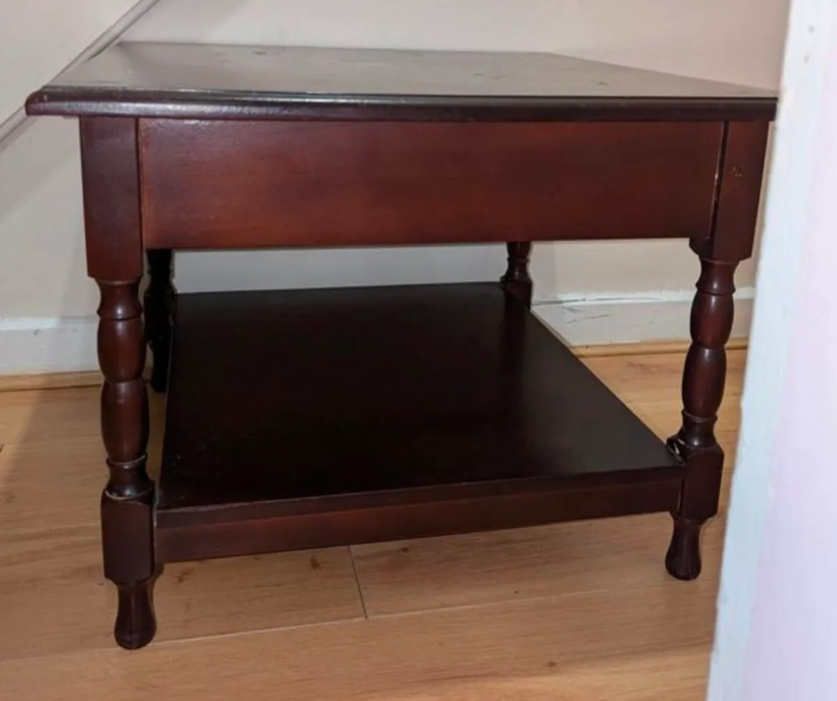 ROSSMORE STYLE MAHOGANY COFFEE TABLE - Image 1