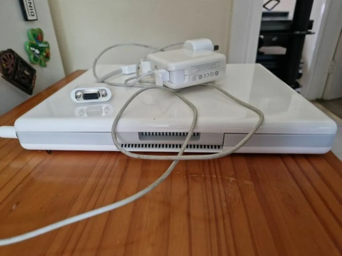 APPLE MAC IBOOK G4, in excellent Condition - Image 2