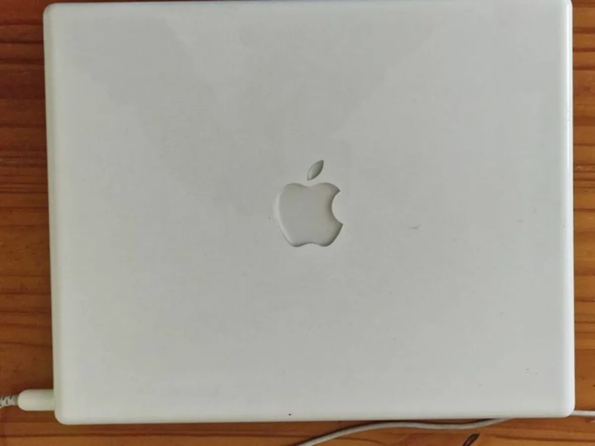 APPLE MAC IBOOK G4, in excellent Condition - Image 4