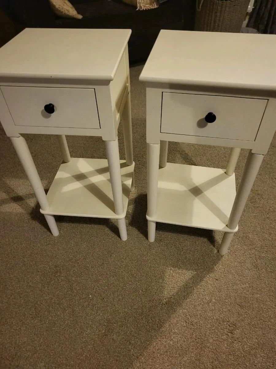 Cream lockers - Image 1