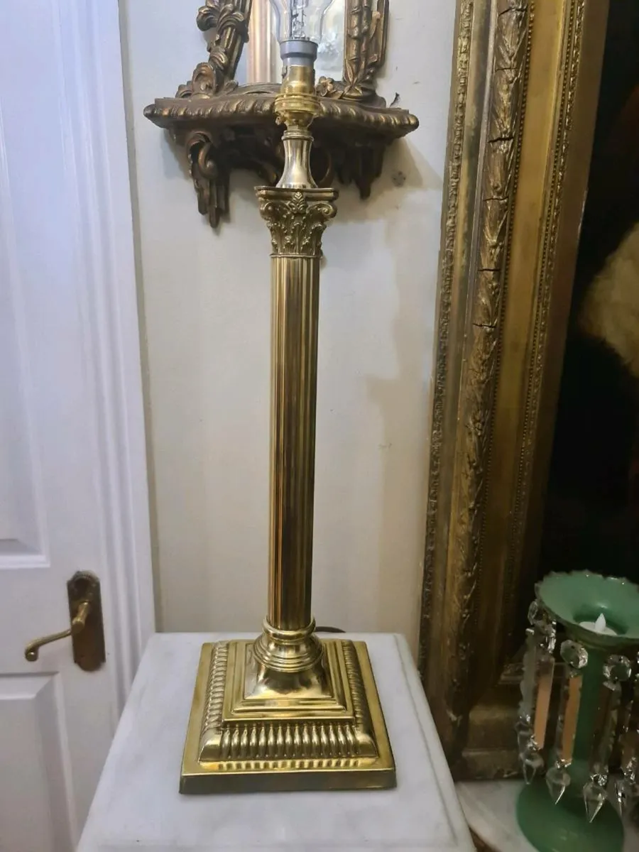 Brass Vintage Corinthian lamp - Image 1