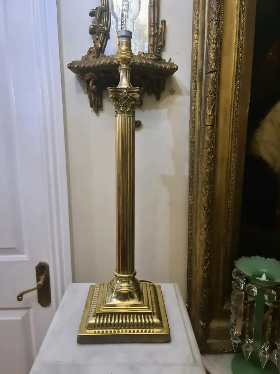 Brass Vintage Corinthian lamp - Image 4