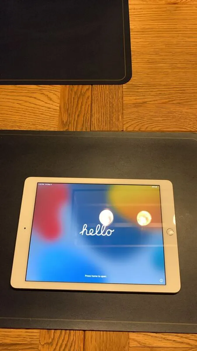 iPad 128GB 6th Gen (wi-fi) - Image 3