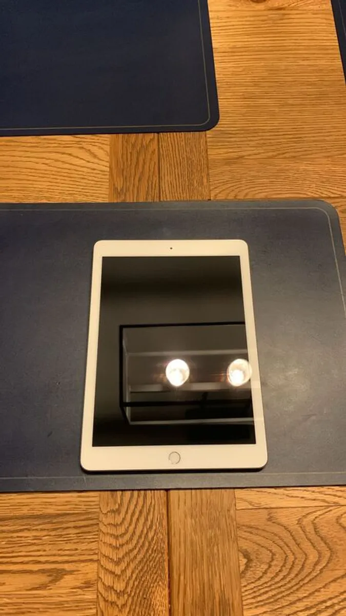 iPad 128GB 6th Gen (wi-fi) - Image 4