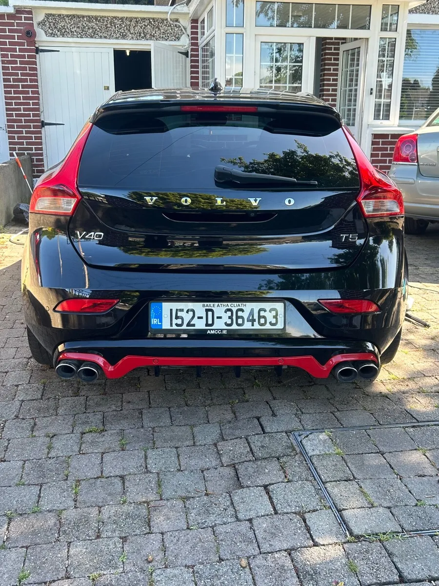 Volvo V40 2015 - Image 1