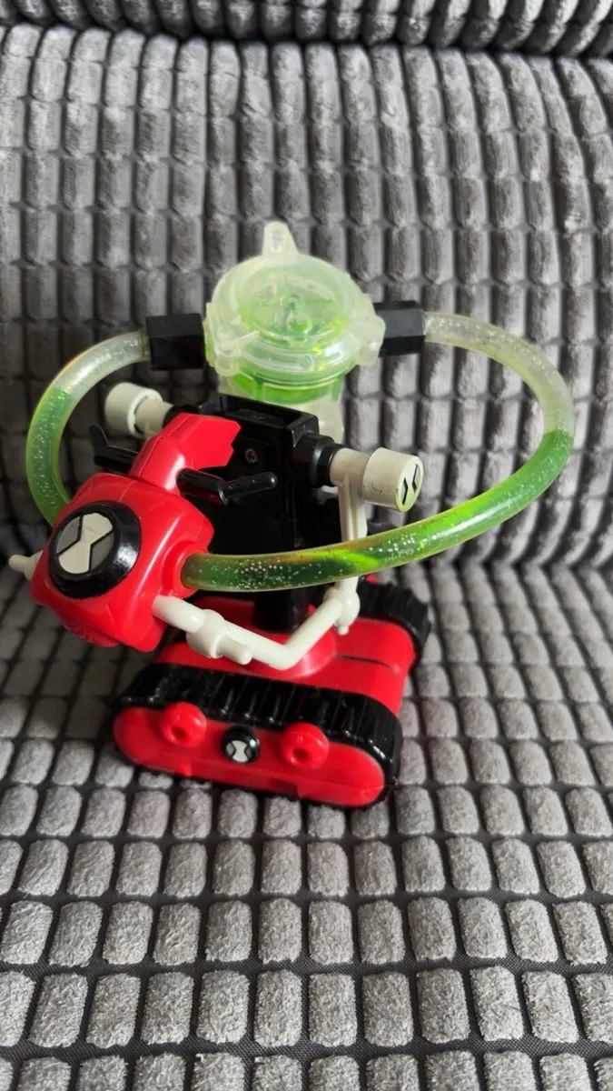 RARE Ben 10 Figures - Image 1