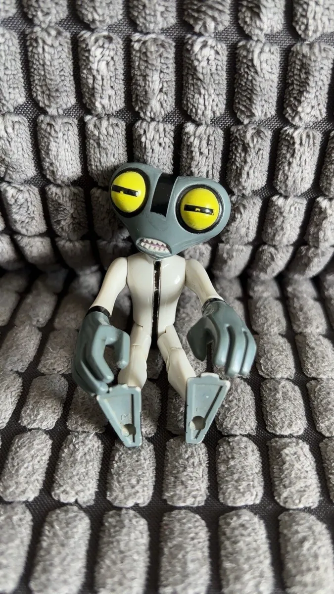 RARE Ben 10 Figures - Image 3