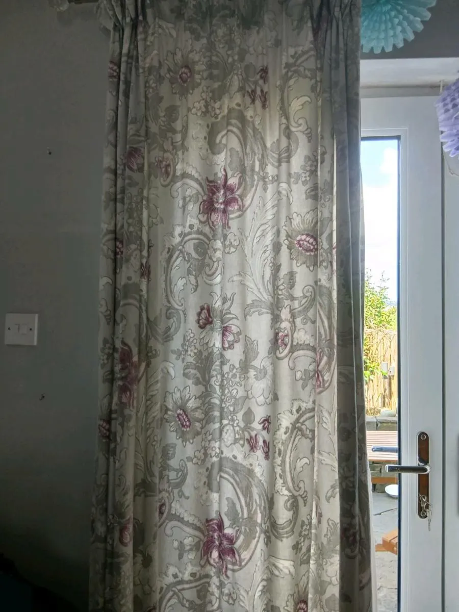 Curtains - Image 1