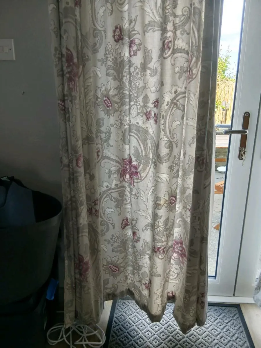 Curtains - Image 3