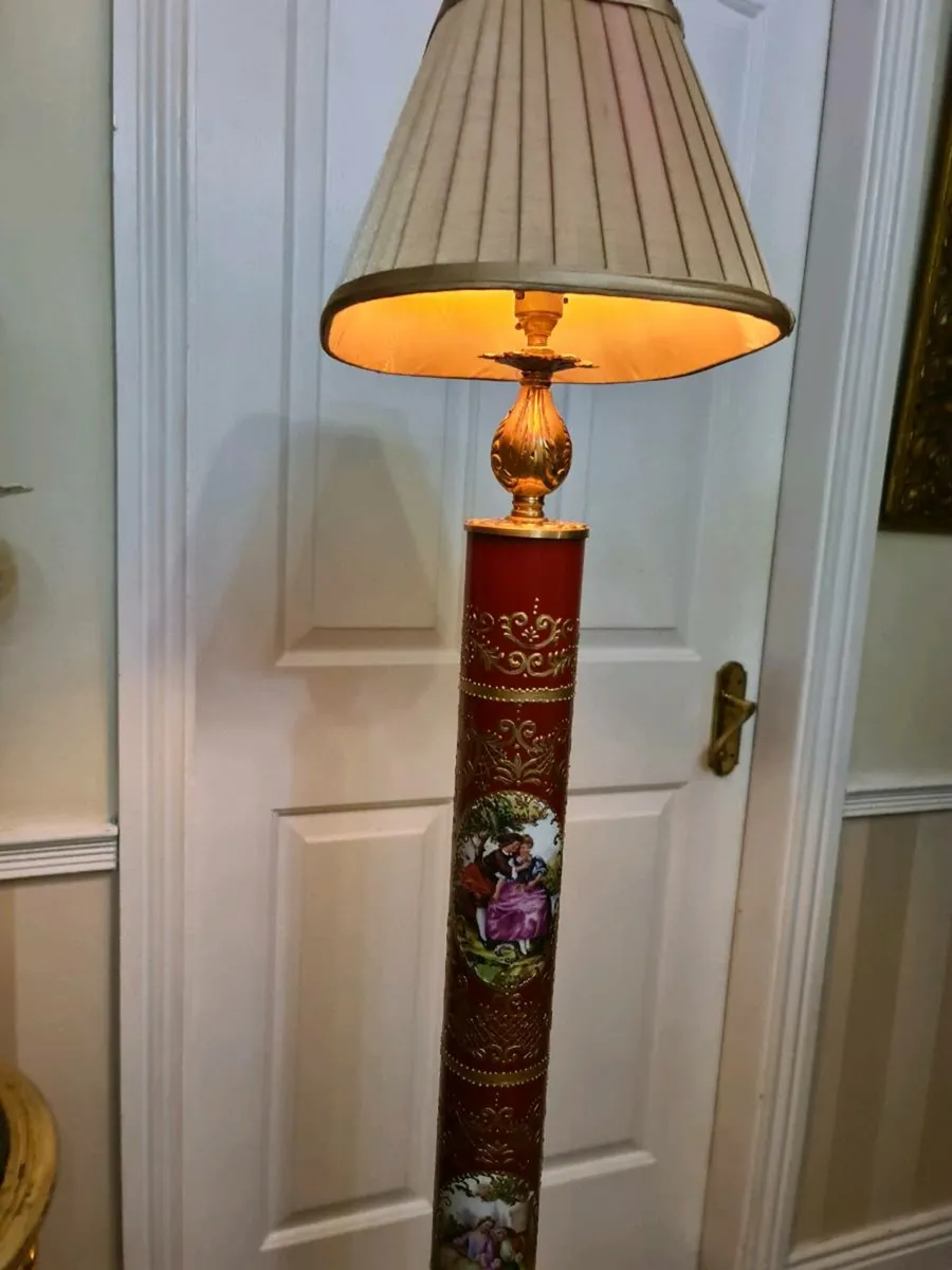 Tall vintage floor lamp - Image 1